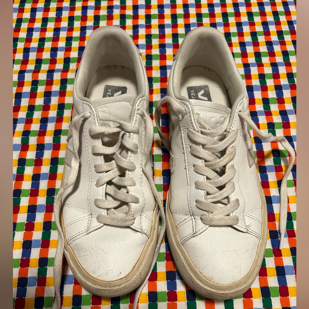 Women’s Veja White Casual Sneakers 8